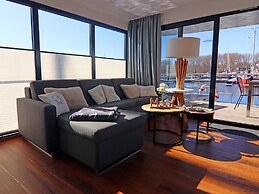 Houseboat in Boltenhagen