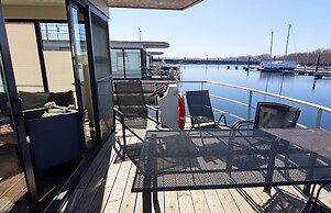 Houseboat in Boltenhagen