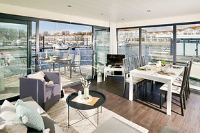 Houseboat in Boltenhagen