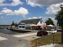 Houseboat in Ribnitz-damgarten
