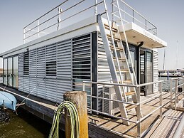 Houseboat in Ribnitz-damgarten