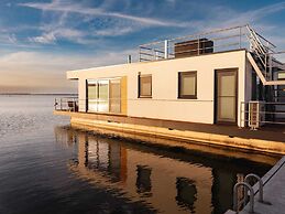 Houseboat in Ribnitz-damgarten