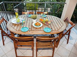 Splendid Beachfront Medveja Apartments
