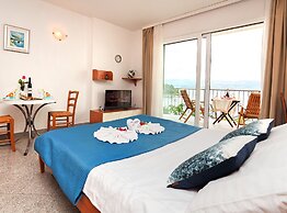 Splendid Beachfront Medveja Apartments