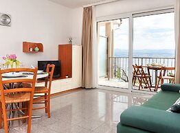Splendid Beachfront Medveja Apartments