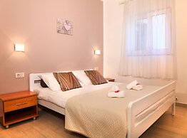 Splendid Beachfront Medveja Apartments