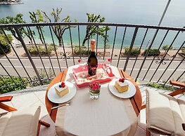 Splendid Beachfront Medveja Apartments