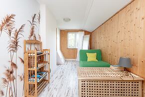 Scandinavian House Overlooking the Lake