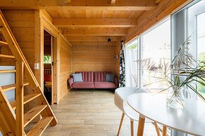 Scandinavian House Overlooking the Lake