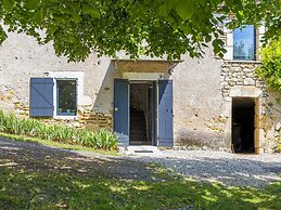 Tranquil Holiday Home in Soturac With Pool