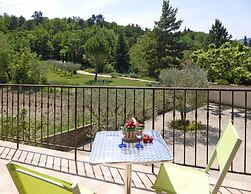 Charming Holiday Flat With Shared Pool, Malaucene