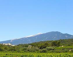 Charming Holiday Flat With Shared Pool, Malaucene