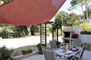 Holiday Cottage With Private Terrace, Bellegarde