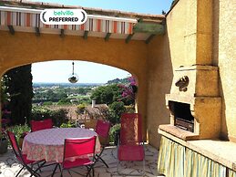 Holiday Cottage With Private Terrace, Bellegarde