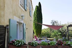 Holiday Cottage With Private Terrace, Bellegarde