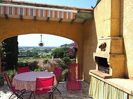 Holiday Cottage With Private Terrace, Bellegarde