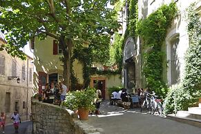 Holiday Cottage With Private Terrace, Bellegarde