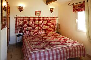 Holiday Cottage With Private Terrace, Bellegarde