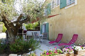 Holiday Cottage With Private Terrace, Bellegarde
