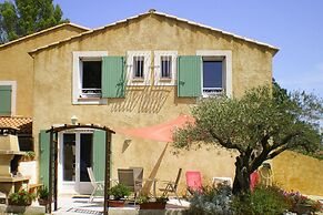 Holiday Cottage With Private Terrace, Bellegarde