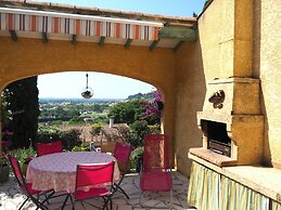 Holiday Cottage With Private Terrace, Bellegarde