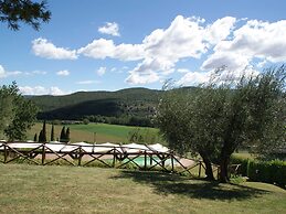 Rustic Holiday Home in Corciano With Swimming Pool