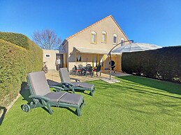 Cosy Bungalow Near the Beach