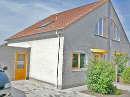 Cosy Bungalow Near the Beach