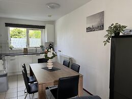 Cosy Bungalow Near the Beach