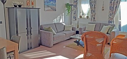 Cosy Bungalow Near the Beach