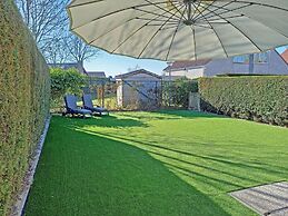 Cosy Bungalow Near the Beach