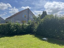 Cosy Bungalow Near the Beach