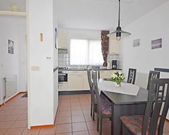 Cosy Bungalow Near the Beach