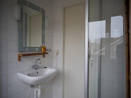 Appealing Bungalow With Garden