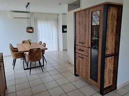 Appealing Bungalow With Garden