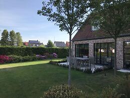Beautiful Holiday Home in Vlaanderen With Shared Pool