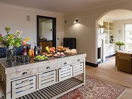 Beautiful Holiday Home in Vlaanderen With Shared Pool
