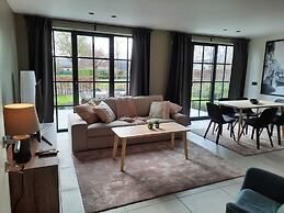 Beautiful Holiday Home in Vlaanderen With Shared Pool