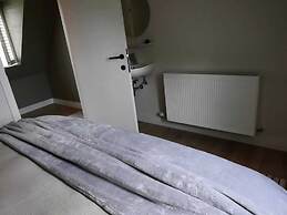 Beautiful Holiday Home in Vlaanderen With Shared Pool