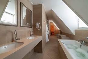 Holiday Home With Whirlpool and Sauna in a Quiet Area in Zeeland