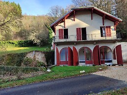 Charming Castle in Serrieres-en-chautagn With Pool