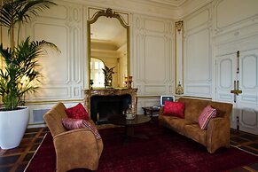 Charming Castle in Serrieres-en-chautagn With Pool