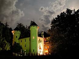 Charming Castle in Serrieres-en-chautagn With Pool