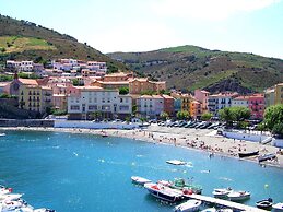 Colorful Apartment With Balcony or Terrace 500m From the sea