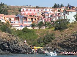 Colorful Apartment With Balcony or Terrace 500m From the sea