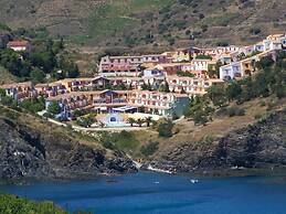 Colorful Apartment With Balcony or Terrace 500m From the sea