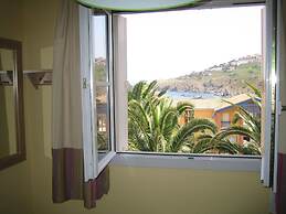 Colorful Apartment With Balcony or Terrace 500m From the sea
