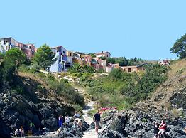 Colorful Apartment With Balcony or Terrace 500m From the sea
