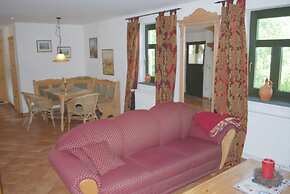 Grosses Landhaus mit Swimmingpool in Dargun