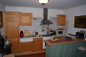 Grosses Landhaus mit Swimmingpool in Dargun